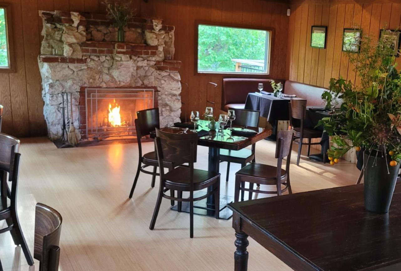 Dawn Ranch Hotel Guerneville Bagian luar foto